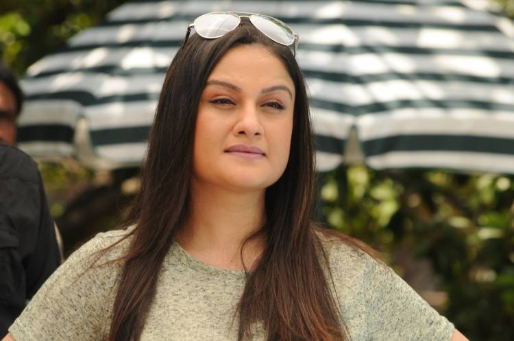 மனிதநேயத்தோடு வாழ்வதுதான் சிறந்த அறம் ''உன்னால் என்னால்'