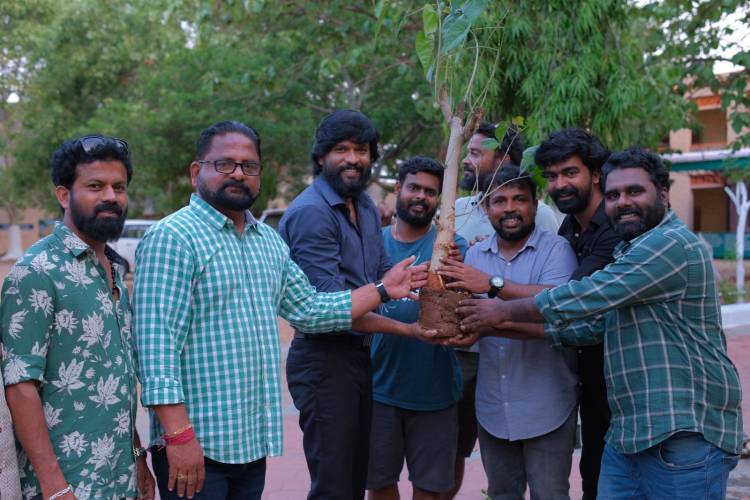 உலக சுற்றுசூழல் தினம்: "கட்டிஸ் கேங்" படக்குழுவினருடன் மரக்கன்றுகள் நட்ட நடிகர் சௌந்தரராஜா 