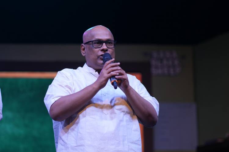 கல்லூரி கலை நிகழ்ச்சி போல, கோலாகலமாக நடந்த “பாபா பிளாக் ஷிப்” திரைப்பட இசை மற்றும் டிரெய்லர் வெளியீட்டு விழா !