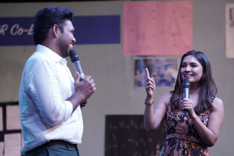 கல்லூரி கலை நிகழ்ச்சி போல, கோலாகலமாக நடந்த “பாபா பிளாக் ஷிப்” திரைப்பட இசை மற்றும் டிரெய்லர் வெளியீட்டு விழா !