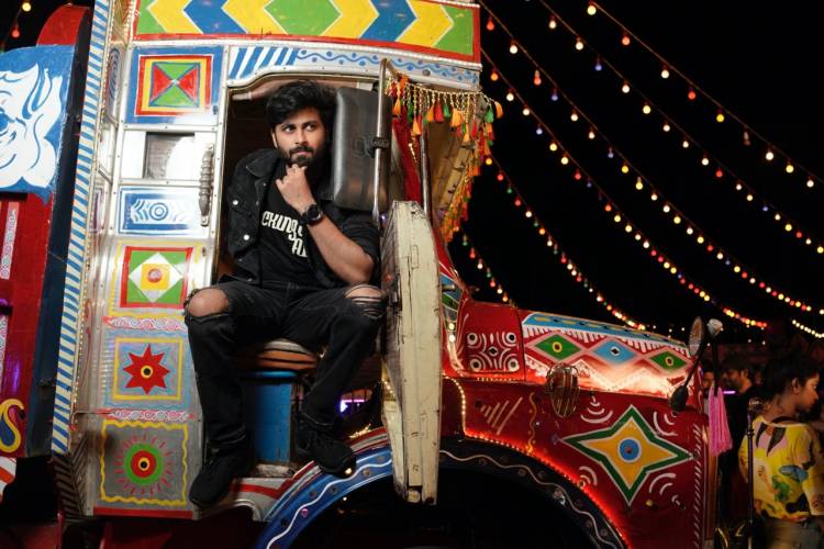 Harris Jayaraj’s Indie Song ‘Makka Makka’ ft. Ashwin Kumar & Mugen Rao celebrates the Carnival of Friendship Harris Jayaraj’s Indie Song ‘Makka Makka’ ft. Ashwin Kumar & Mugen Rao celebrates the Carnival of Friendship 