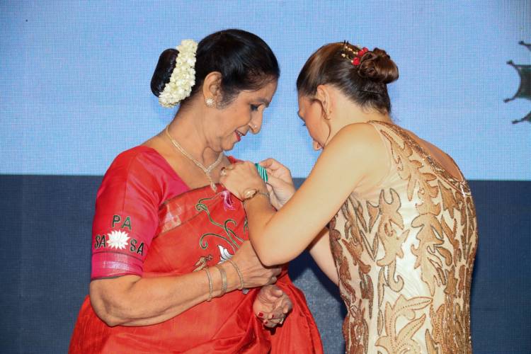 இந்திய இசைக்கு சர்வதேச மகுடம்,  பிரான்ஸ் அரசின் உயரிய கௌரவமான செவாலியர் விருதை பெற்றார் அருணா சாய்ராம்