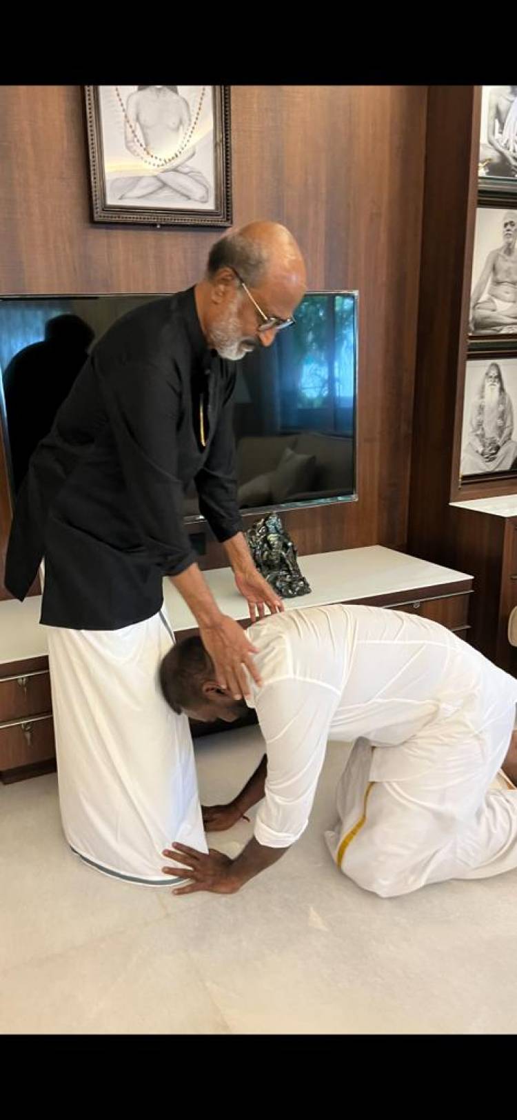 லைக்காவின் 'சந்திரமுகி 2' வெளியீட்டிற்கு முன் சூப்பர் ஸ்டார் ரஜினிகாந்தை சந்தித்து வாழ்த்துப் பெற்ற ராகவா லாரன்ஸ்