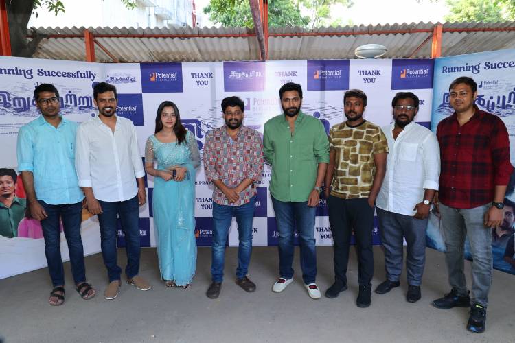 “அடிச்சான் பாரு அப்பாயின்மென்ட் ஆர்டர்” ; குஷியான இறுகப்பற்று நாயகி அபர்ணதி