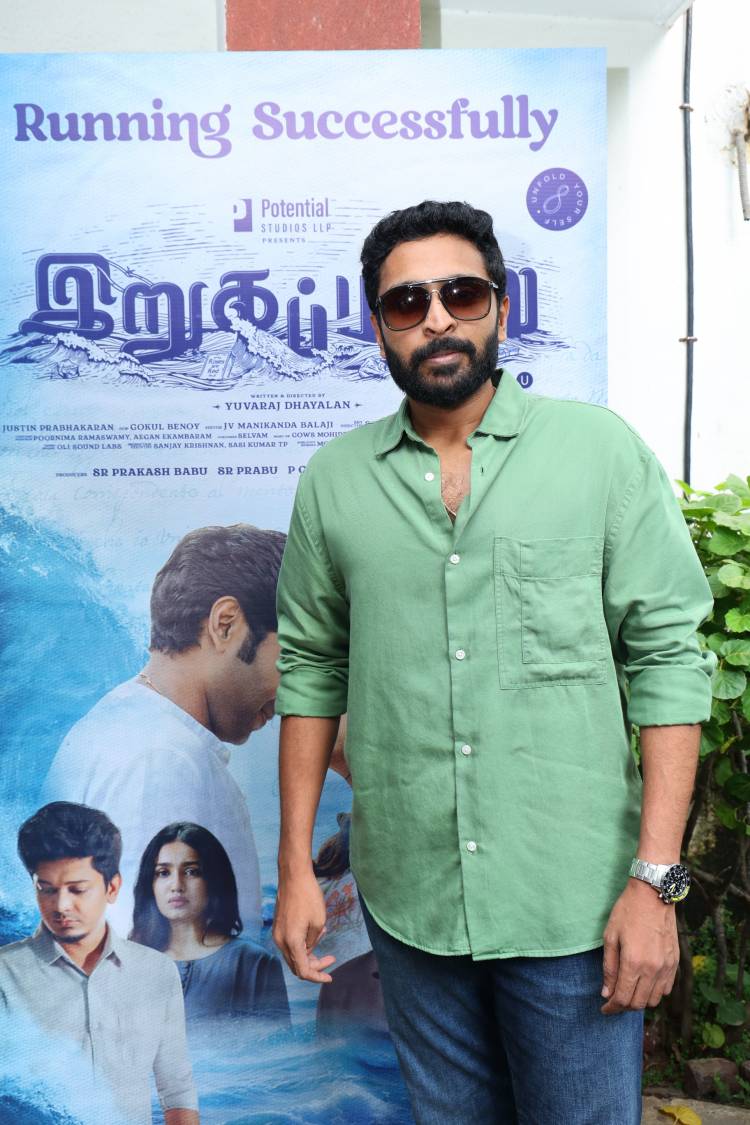 “அடிச்சான் பாரு அப்பாயின்மென்ட் ஆர்டர்” ; குஷியான இறுகப்பற்று நாயகி அபர்ணதி