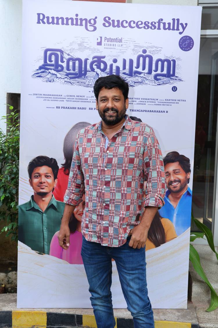 “அடிச்சான் பாரு அப்பாயின்மென்ட் ஆர்டர்” ; குஷியான இறுகப்பற்று நாயகி அபர்ணதி
