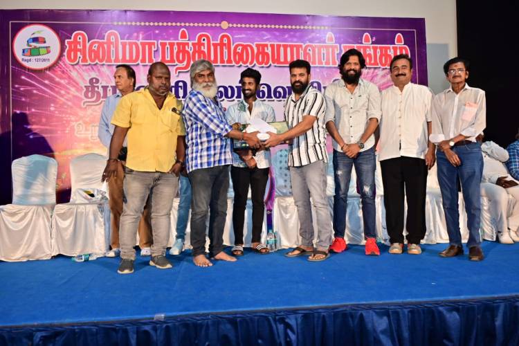 "69 ஆண்டு பாரம்பரியம் மிக்க  'சினிமா பத்திரிகையாளர் சங்கத்' தின் தீபாவளி மலர் வெளியீடு &  தீபாவளி பரிசு வழங்கும் விழா!