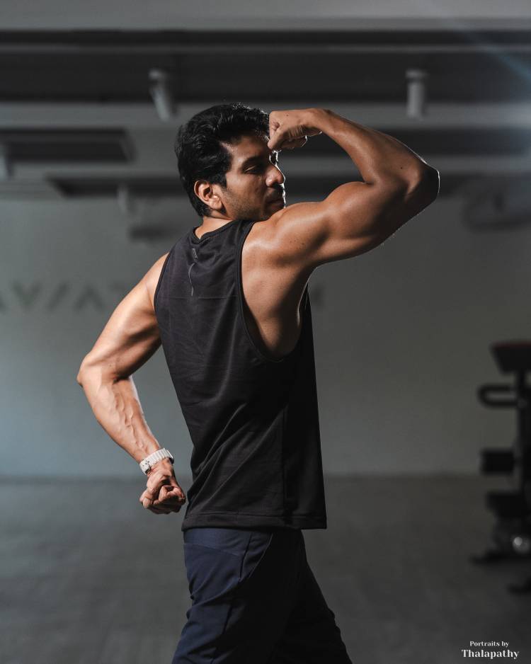 விஜித் versatility -  க்கு பேர் போன இவர் தனக்கு கிடைக்கும் எல்லா கதாபாத்திரங்களிலும்  தன்னுடைய முழு நடிப்புத்திறனை வெளிப்படுத்தி நடிப்பவர். கதாநாயகனாக மட்டுமல்லாமல் வில்லன் மற்றும்  வலுவான கதைகளை தேடி நடிப்பவர். 