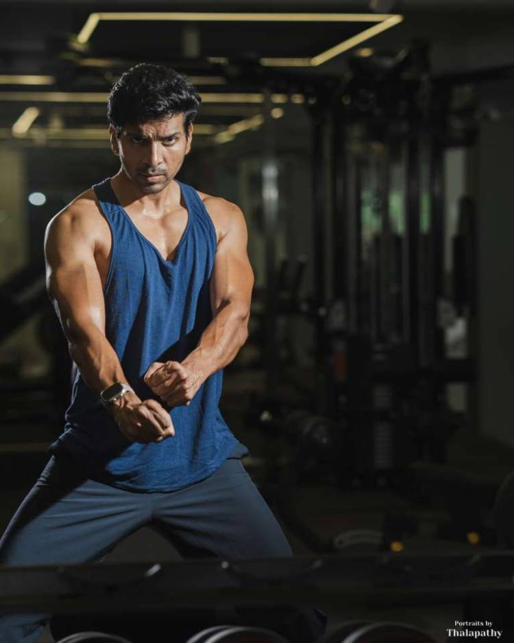 விஜித் versatility -  க்கு பேர் போன இவர் தனக்கு கிடைக்கும் எல்லா கதாபாத்திரங்களிலும்  தன்னுடைய முழு நடிப்புத்திறனை வெளிப்படுத்தி நடிப்பவர். கதாநாயகனாக மட்டுமல்லாமல் வில்லன் மற்றும்  வலுவான கதைகளை தேடி நடிப்பவர். 