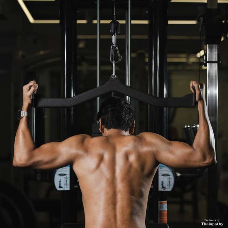 விஜித் versatility -  க்கு பேர் போன இவர் தனக்கு கிடைக்கும் எல்லா கதாபாத்திரங்களிலும்  தன்னுடைய முழு நடிப்புத்திறனை வெளிப்படுத்தி நடிப்பவர். கதாநாயகனாக மட்டுமல்லாமல் வில்லன் மற்றும்  வலுவான கதைகளை தேடி நடிப்பவர். 