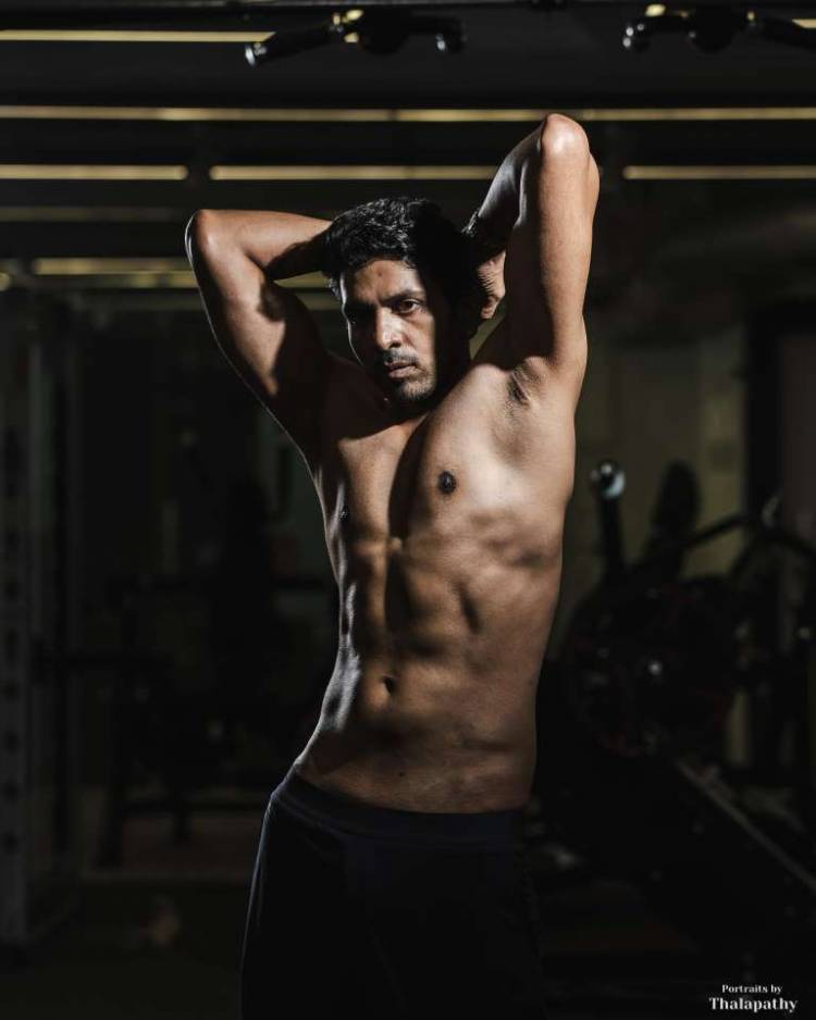 விஜித் versatility -  க்கு பேர் போன இவர் தனக்கு கிடைக்கும் எல்லா கதாபாத்திரங்களிலும்  தன்னுடைய முழு நடிப்புத்திறனை வெளிப்படுத்தி நடிப்பவர். கதாநாயகனாக மட்டுமல்லாமல் வில்லன் மற்றும்  வலுவான கதைகளை தேடி நடிப்பவர். 