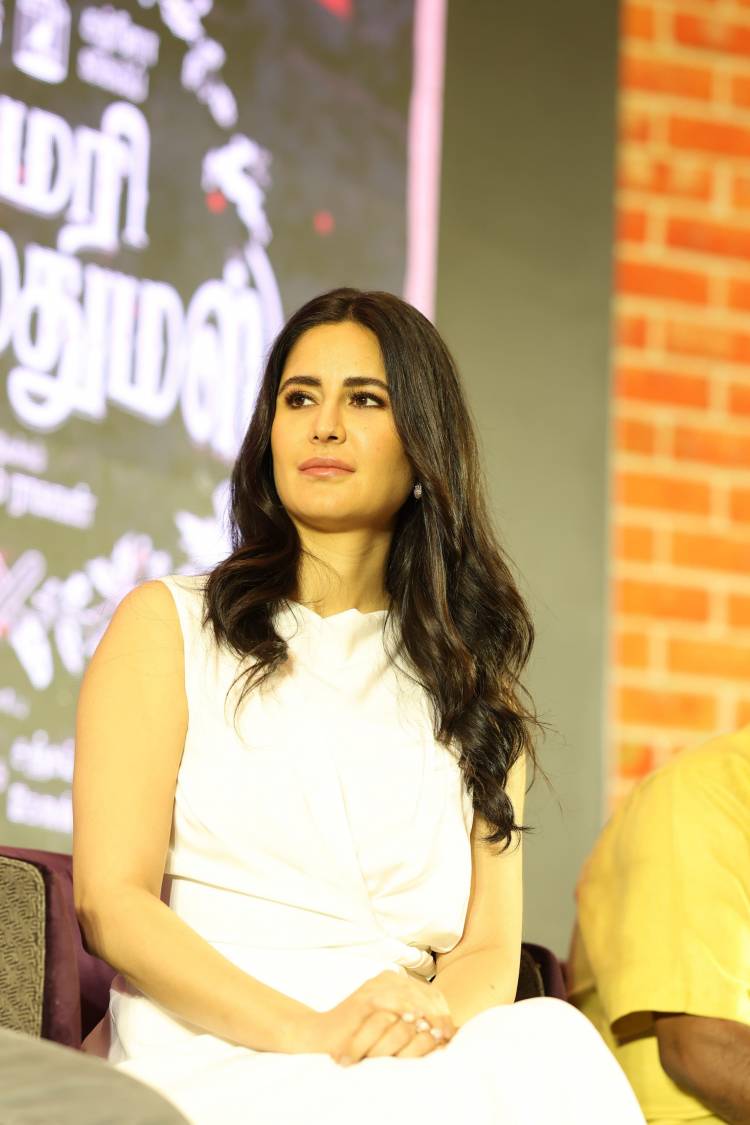 மெரி கிறிஸ்துமஸ் பத்திரிகையாளர் சந்திப்பு