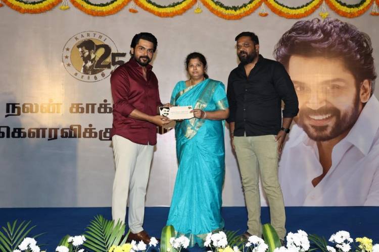 இந்த சமூகத்திற்கு வெவ்வேறு தளங்களில் உதவும் வகையில் ஒரு கோடி ரூபாய் உதவித் தொகை அறிவித்த நடிகர் கார்த்தி, அதில் 25 சமூக செயற்பாட்டாளர்களின் செயல்களை கெளரவப்படுத்தி, தலா 1 லட்சம் வீதம் 25 லட்சம் வழங்கினார்