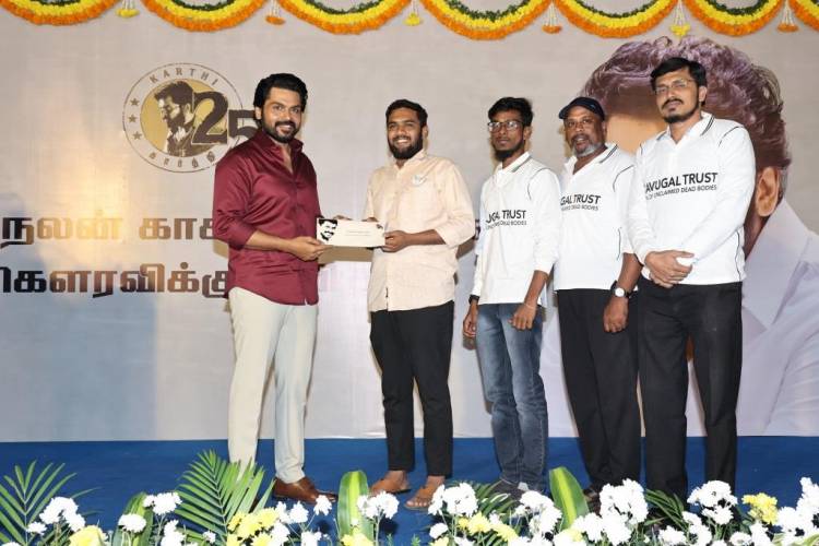 இந்த சமூகத்திற்கு வெவ்வேறு தளங்களில் உதவும் வகையில் ஒரு கோடி ரூபாய் உதவித் தொகை அறிவித்த நடிகர் கார்த்தி, அதில் 25 சமூக செயற்பாட்டாளர்களின் செயல்களை கெளரவப்படுத்தி, தலா 1 லட்சம் வீதம் 25 லட்சம் வழங்கினார்