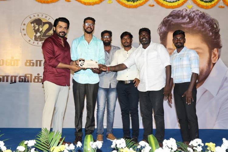 இந்த சமூகத்திற்கு வெவ்வேறு தளங்களில் உதவும் வகையில் ஒரு கோடி ரூபாய் உதவித் தொகை அறிவித்த நடிகர் கார்த்தி, அதில் 25 சமூக செயற்பாட்டாளர்களின் செயல்களை கெளரவப்படுத்தி, தலா 1 லட்சம் வீதம் 25 லட்சம் வழங்கினார்