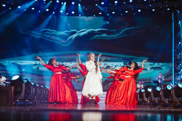 முன்னுதாரணமாக மாறிய  சந்தோஷ் நாராயணனின் ‘நீயே ஒளி’ இசை நிகழ்ச்சி