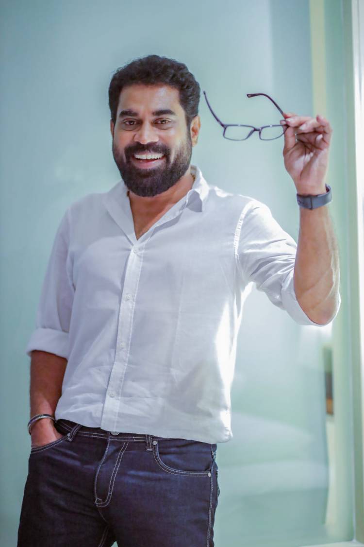 சீயான் விக்ரமுடன் இணையும் மலையாள நடிகர் சுராஜ் வெஞ்சாரமூடு!