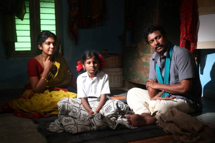 சமுத்திரக்கனி, யோகிபாபு நடிப்பில், இயக்குநர் ராஜேந்திர சக்கரவர்த்தி இயக்கத்தில் உருவாகி இருக்கும் ’யாவரும் வல்லவரே’ படம் மார்ச் 15 அன்று வெளியாகிறது!