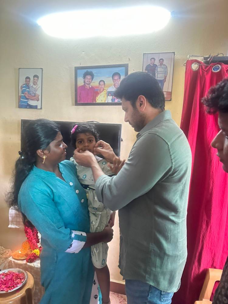 ரசிகர் மரணம், வீட்டுக்கு சென்று ஆறுதல் கூறிய நடிகர் ஜெயம் ரவி !! 