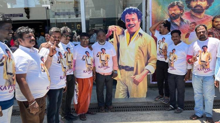 ரஜினிகாந்த் ரசிகர்களை கவுரவித்த கட்டீஸ் கேங் படக்குழுவினர்