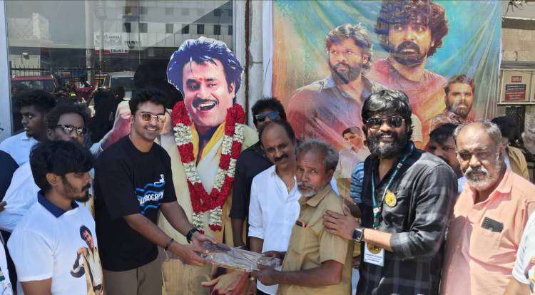 ரஜினிகாந்த் ரசிகர்களை கவுரவித்த கட்டீஸ் கேங் படக்குழுவினர்