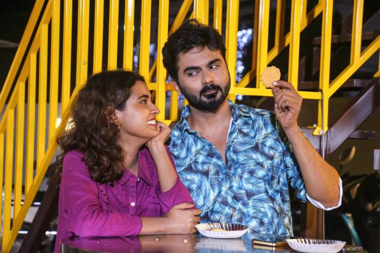 'லாரா'  படத்தின் டைட்டில் லுக் சத்யராஜ் வெளியிட்டு வாழ்த்தினார்!