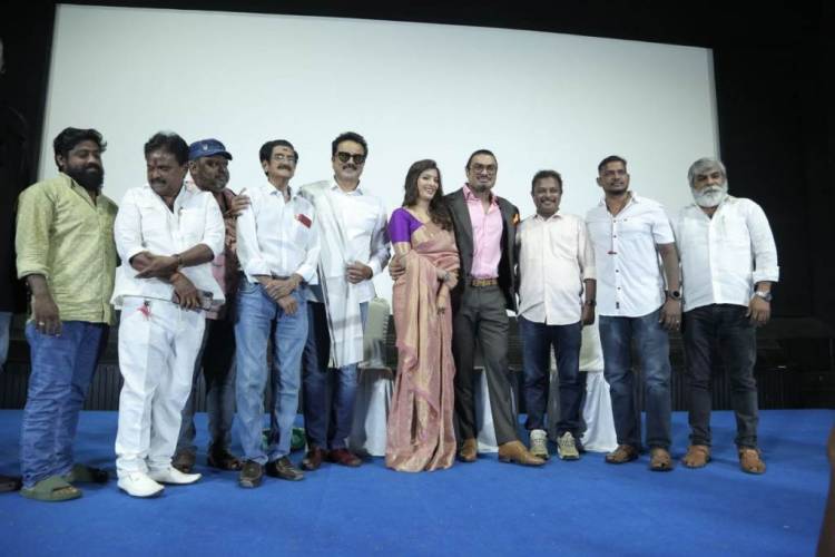 "70 ஆண்டுகள் பாரம்பரியமிக்க 'சினிமா பத்திரிகையாளர் சங்கம்' சார்பில் .,   நடிகை வரலட்சுமி - நிக்கோலய் சச்தேவ்   மணமக்களுக்கு நடிகர் சரத் கரங்களால் 'சால்வை' மரியாதை!! "