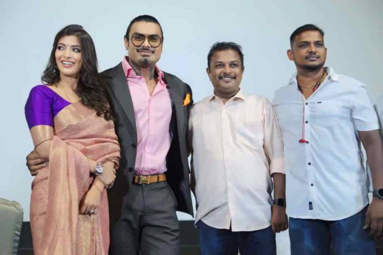 "70 ஆண்டுகள் பாரம்பரியமிக்க 'சினிமா பத்திரிகையாளர் சங்கம்' சார்பில் .,   நடிகை வரலட்சுமி - நிக்கோலய் சச்தேவ்   மணமக்களுக்கு நடிகர் சரத் கரங்களால் 'சால்வை' மரியாதை!! "