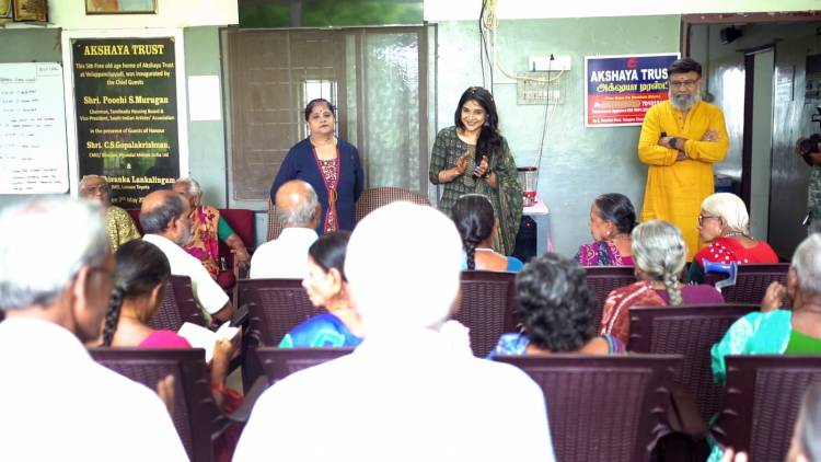 தனது பிறந்தநாளை முதியோர் இல்ல உறுப்பினர்களுடன் கொண்டாடி மகிழ்ந்தார் சாக்ஷி அகர்வால்!