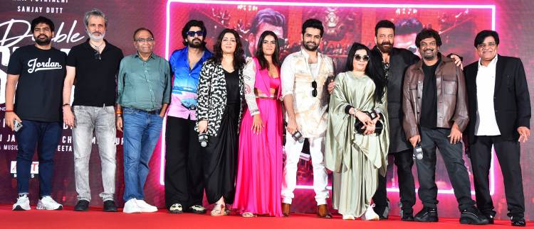 உஸ்தாத் ராம் பொதினேனி, சஞ்சய் தத், பூரி ஜெகன்நாத், சார்மி கவுர், பூரி கனெக்ட்ஸின் ‘டபுள் ஐஸ்மார்ட்’ திரைப்படத்தில் இருந்து இப்போது ’பிக் புல்’ பாடல் வெளியாகியுள்ளது!