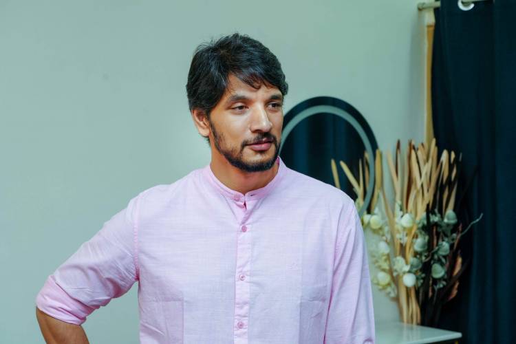எம்.ஜி.ஸ்டூடியோஸ் தயாரிப்பில் ராஜூ முருகன் வசனத்தில் நடிக்கும் கௌதம் கார்த்திக் !!