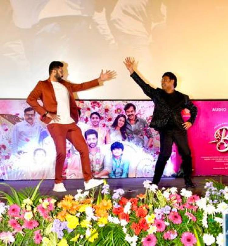தயாரிப்பாளர் சுந்தரின் ஸ்கிரீன் சினி நிறுவனம் தயாரித்து, நடிகர் ஜெயம் ரவி நடிக்க, இயக்குனர் ராஜேஷ் இயக்கத்தில், ஹாரிஸ் ஜெயராஜ் இசையில் உருவாகி வரும் படம் #பிரதர். 