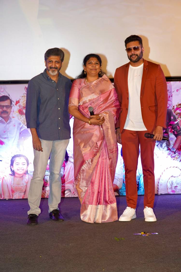 தயாரிப்பாளர் சுந்தரின் ஸ்கிரீன் சினி நிறுவனம் தயாரித்து, நடிகர் ஜெயம் ரவி நடிக்க, இயக்குனர் ராஜேஷ் இயக்கத்தில், ஹாரிஸ் ஜெயராஜ் இசையில் உருவாகி வரும் படம் #பிரதர். 