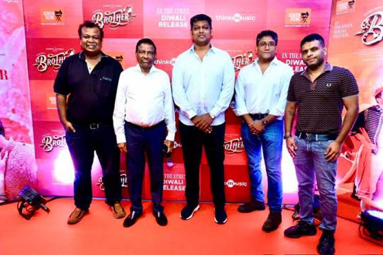 தயாரிப்பாளர் சுந்தரின் ஸ்கிரீன் சினி நிறுவனம் தயாரித்து, நடிகர் ஜெயம் ரவி நடிக்க, இயக்குனர் ராஜேஷ் இயக்கத்தில், ஹாரிஸ் ஜெயராஜ் இசையில் உருவாகி வரும் படம் #பிரதர். 