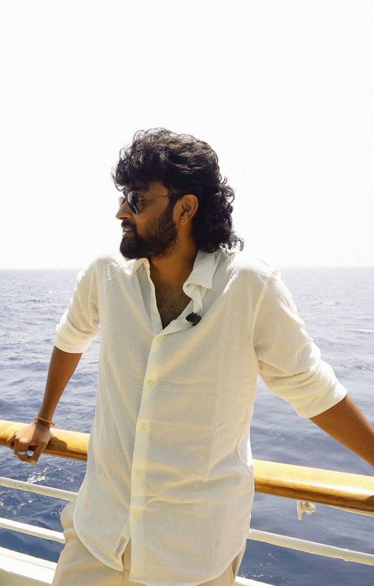 நடுக்கடலில் சொகுசுக் கப்பலில் வெளியான “பன் பட்டர் ஜாம்”  படத்தின் செகண்ட் லுக் !! 