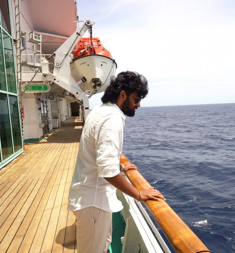 நடுக்கடலில் சொகுசுக் கப்பலில் வெளியான “பன் பட்டர் ஜாம்”  படத்தின் செகண்ட் லுக் !! 