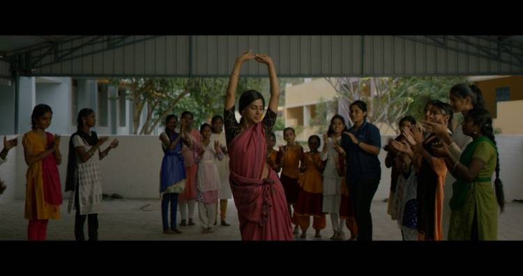 தமிழ் சினிமாவின் முதல் திருநங்கை இயக்குனராக சம்யுக்தா விஜயன் இயக்கி நடித்துள்ள ‘நீல நிறச் சூரியன்’ ;  அக்-4ல் தமிழகமெங்கும் வெளியீடு