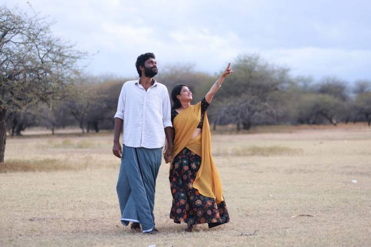 புதுமுகங்களின் அணிவகுப்பில், கேப்டன் தயாரிக்க, அறிமுக இயக்குனரின் திருவிழா கதையான " மா ட ன் "