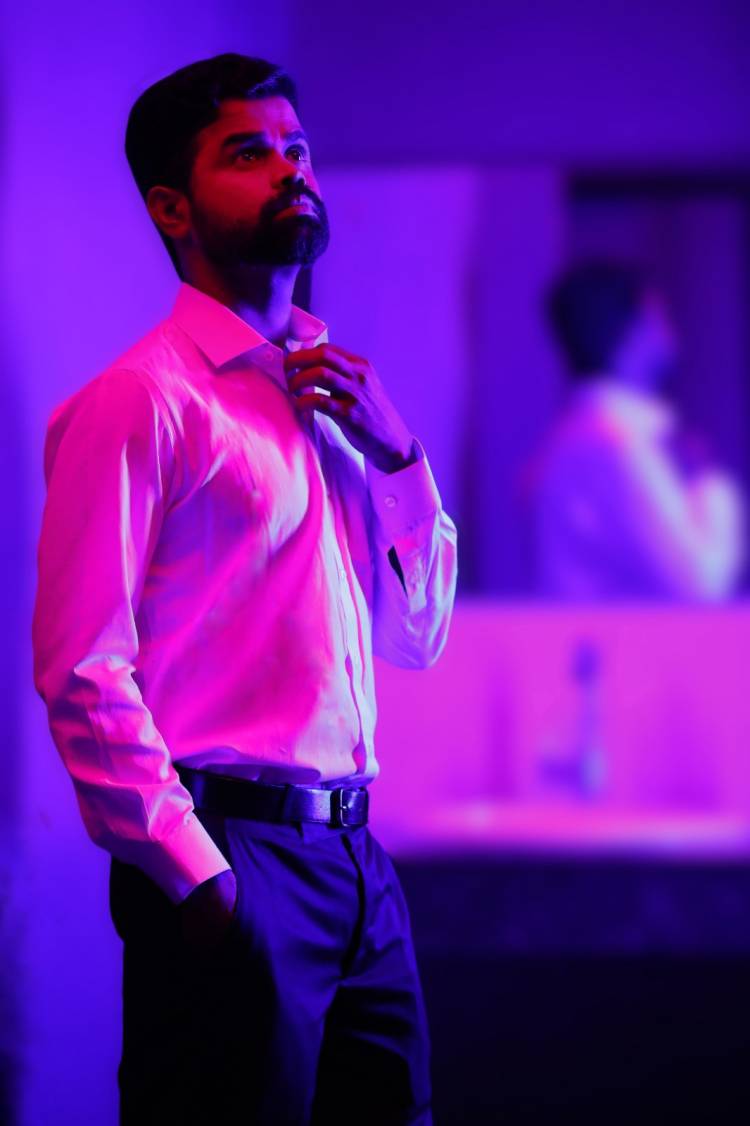 தண்ணீருக்கு அடியில் உடற்பயிற்ச்சி! ரிலீசுக்கு தயாராகும் புதிய திரில்லர் திரைப்படம் “தென் சென்னை”