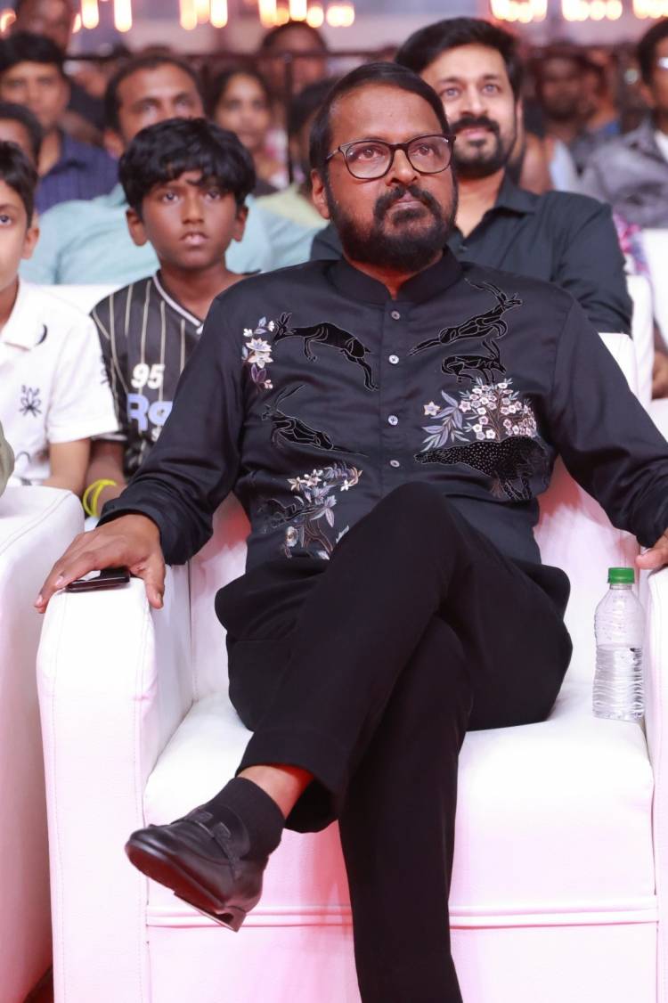 ”என்னைப் பிறப்பித்து வளர்த்த தமிழ் மண்ணுக்கு எனது பணிவான மரியாதையும் அன்பும்” - சென்னையில் நடந்த 'புஷ்பா2' படத்தின் ப்ரீ-ரிலீஸ் நிகழ்வின் போது எமோஷனலாகப் பேசிய பான் இந்தியன் ஐகான் ஸ்டார் அல்லு அர்ஜுன்!
