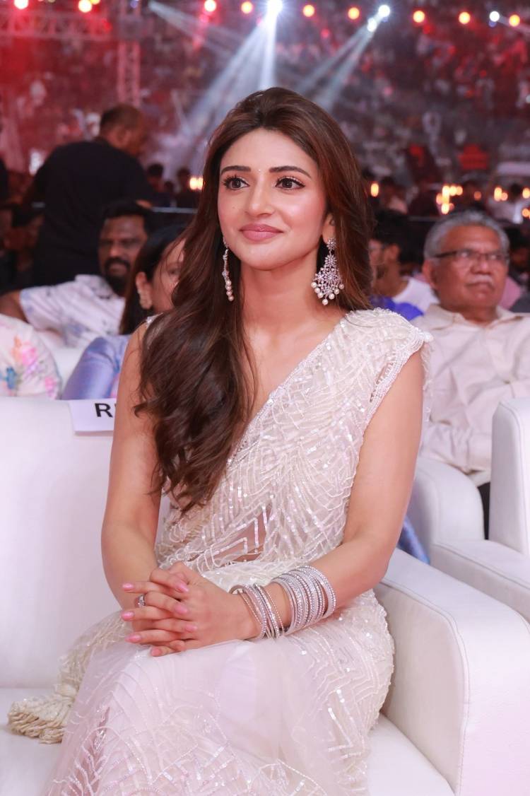 ”என்னைப் பிறப்பித்து வளர்த்த தமிழ் மண்ணுக்கு எனது பணிவான மரியாதையும் அன்பும்” - சென்னையில் நடந்த 'புஷ்பா2' படத்தின் ப்ரீ-ரிலீஸ் நிகழ்வின் போது எமோஷனலாகப் பேசிய பான் இந்தியன் ஐகான் ஸ்டார் அல்லு அர்ஜுன்!