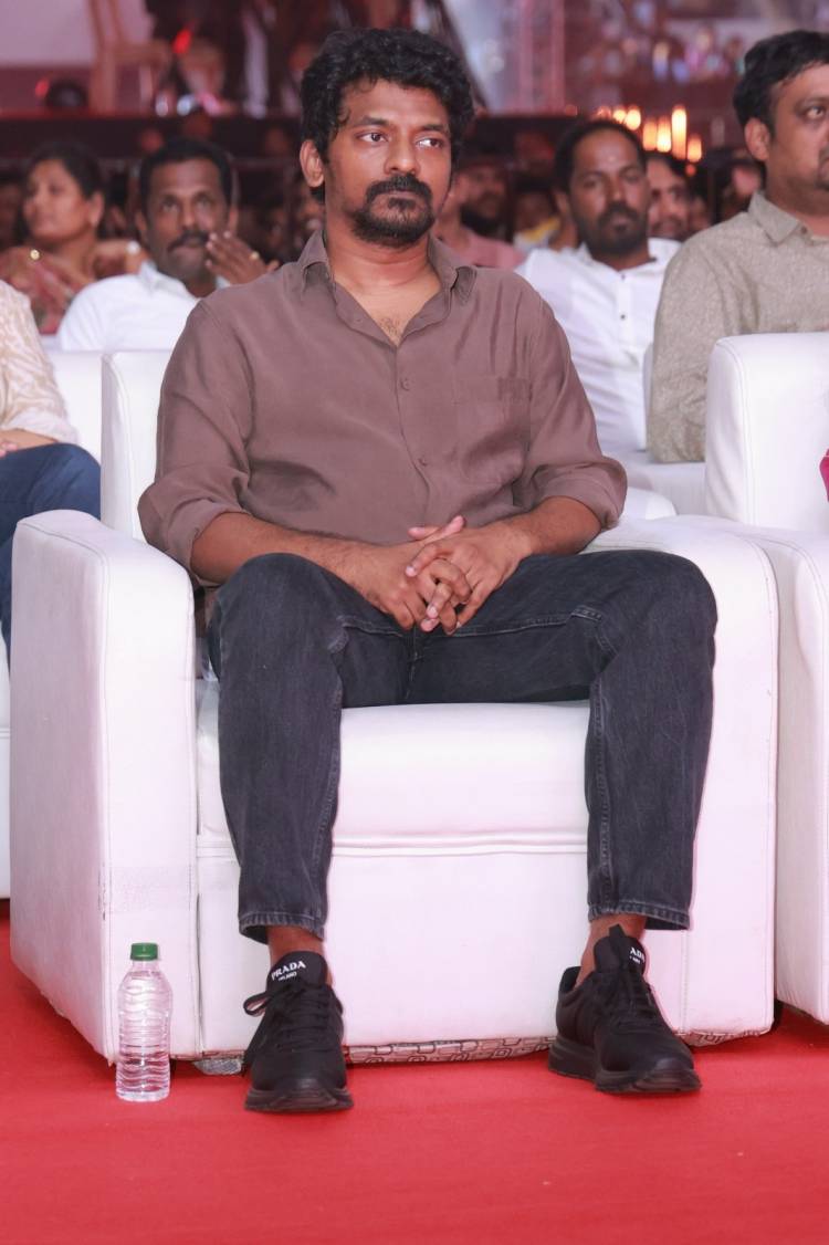 ”என்னைப் பிறப்பித்து வளர்த்த தமிழ் மண்ணுக்கு எனது பணிவான மரியாதையும் அன்பும்” - சென்னையில் நடந்த 'புஷ்பா2' படத்தின் ப்ரீ-ரிலீஸ் நிகழ்வின் போது எமோஷனலாகப் பேசிய பான் இந்தியன் ஐகான் ஸ்டார் அல்லு அர்ஜுன்!