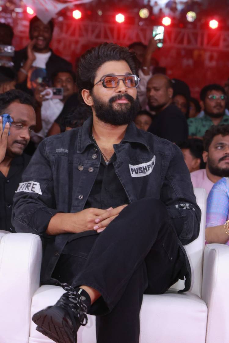 ”என்னைப் பிறப்பித்து வளர்த்த தமிழ் மண்ணுக்கு எனது பணிவான மரியாதையும் அன்பும்” - சென்னையில் நடந்த 'புஷ்பா2' படத்தின் ப்ரீ-ரிலீஸ் நிகழ்வின் போது எமோஷனலாகப் பேசிய பான் இந்தியன் ஐகான் ஸ்டார் அல்லு அர்ஜுன்!