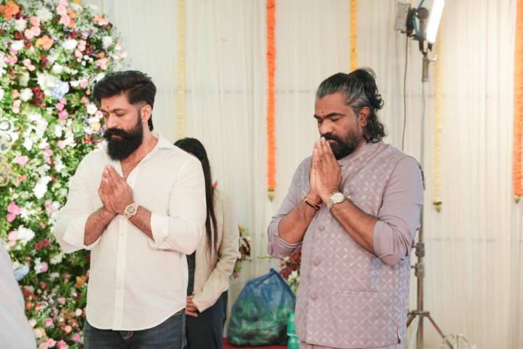 யாஷின் 'டாக்ஸிக் : ஏ ஃபேரி டேல் ஃபார் க்ரோன்- அப்ஸ்' இந்தியாவின் பெரிய அளவிலான இரு மொழி திரைப்படமாக ஆங்கிலம் மற்றும் கன்னடத்தில் படமாக்கப்பட்டு, உலகளாவிய பார்வையாளர்களை இலக்காகக் கொண்டு வரலாறு படைக்கிறது