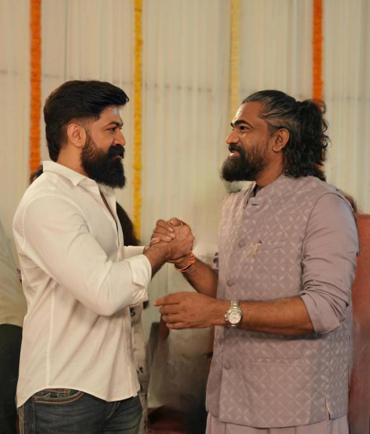 யாஷின் 'டாக்ஸிக் : ஏ ஃபேரி டேல் ஃபார் க்ரோன்- அப்ஸ்' இந்தியாவின் பெரிய அளவிலான இரு மொழி திரைப்படமாக ஆங்கிலம் மற்றும் கன்னடத்தில் படமாக்கப்பட்டு, உலகளாவிய பார்வையாளர்களை இலக்காகக் கொண்டு வரலாறு படைக்கிறது