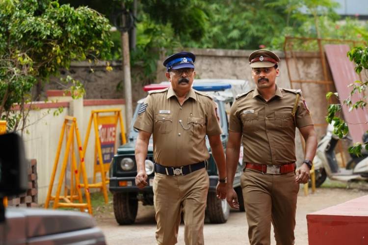 UPBEAT பிக்சர்ஸ் தயாரிப்பில் பிரம்மாண்டமாக உருவாகியிருக்கும் ' சரண்டர் ' திரைப்படம்! 