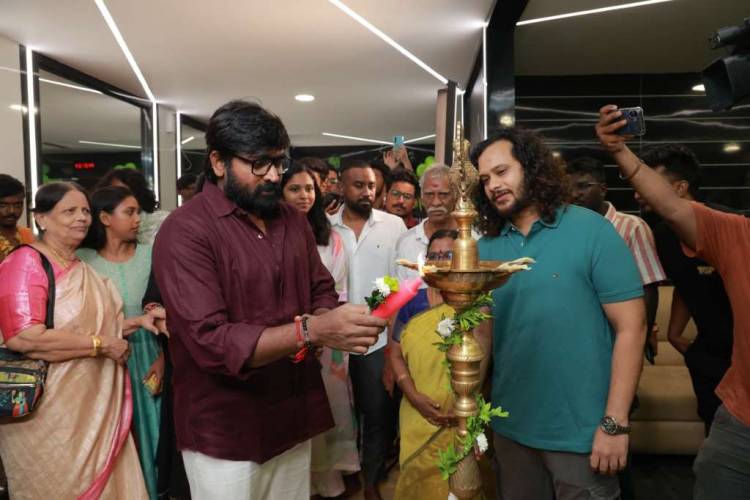 'மக்கள் செல்வன்' விஜய் சேதுபதி திறந்து வைத்த 'மெட்ராஸ் பிட்னஸ்' ஜிம்