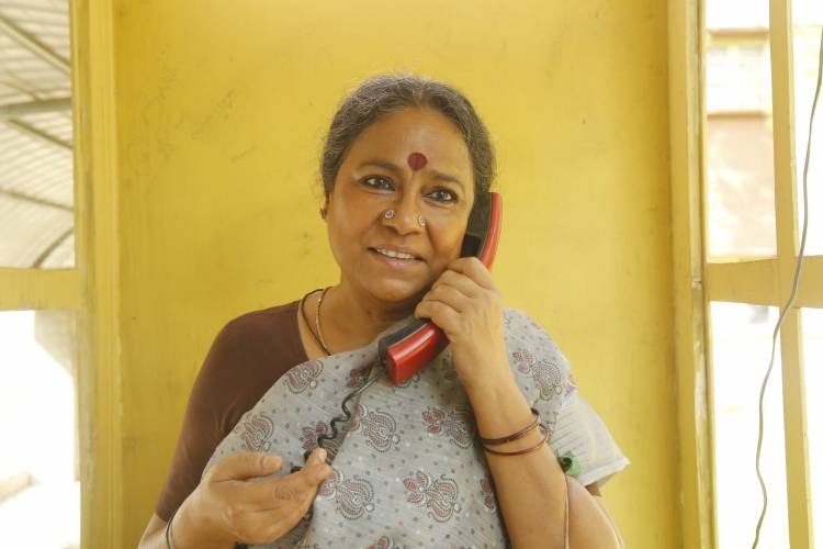திரையரங்குகளில் சாமியாடிய பெண்கள்!