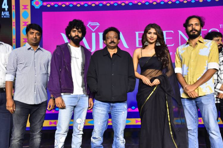 இயக்குநர் ராம் கோபால் வர்மாவின் ’சாரி’ திரைப்படத்தின் ப்ரீ ரிலீஸ் நிகழ்வு பிரம்மாண்டமாக நடைபெற்ற நிலையில் படம் வரும் 4 ஆம் தேதி வெளியாகிறது!