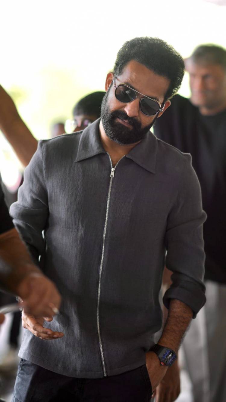 ’மேன் ஆஃப் மாஸ்’ நடிகர் என்.டி.ஆர். நடிப்பில், மைத்ரி மூவி மேக்கர்ஸ் மற்றும் என்.டி.ஆர். ஆர்ட்ஸ் தயாரிப்பில் இயக்குநர் பிரஷாந்த் நீல் இயக்கத்தில் உருவாகி வரும் ’என்.டி.ஆர்.நீல்’ படத்தின் படப்பிடிப்பில் ஏப்ரல் 22 ஆம் தேதி இணைகிறார் என்.டி.ஆர்.!